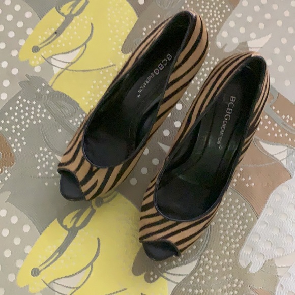EUC-BCBG-Calfhair-Animal Print Heels-Size 6.5 - Picture 7 of 9